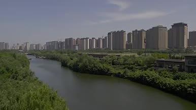 城市旅游人文环境绿色夏天蓝天实景拍摄视频的预览图
